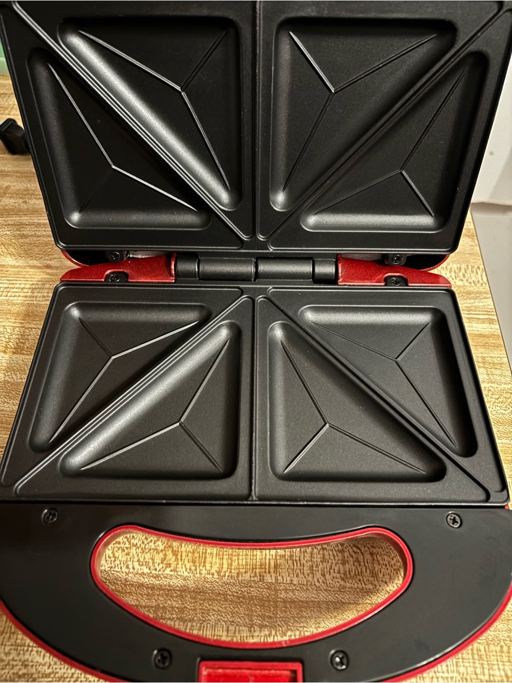 Better Chef Sandwich Maker in Black and Red